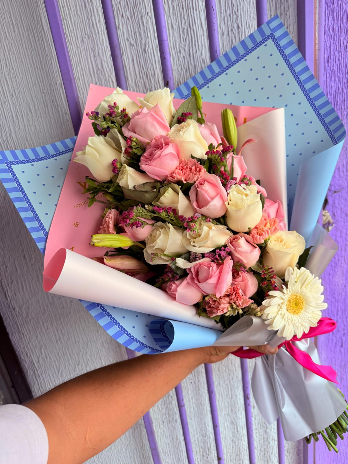Ramo de 22 rosas mixto