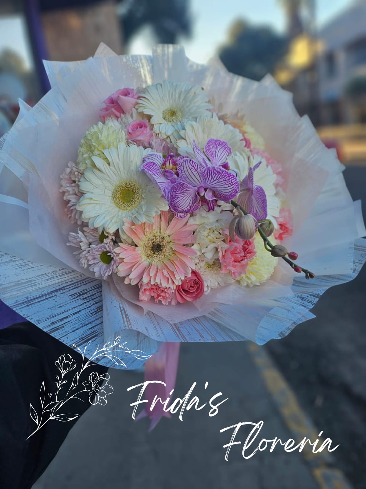 Gerberas y una orquidea