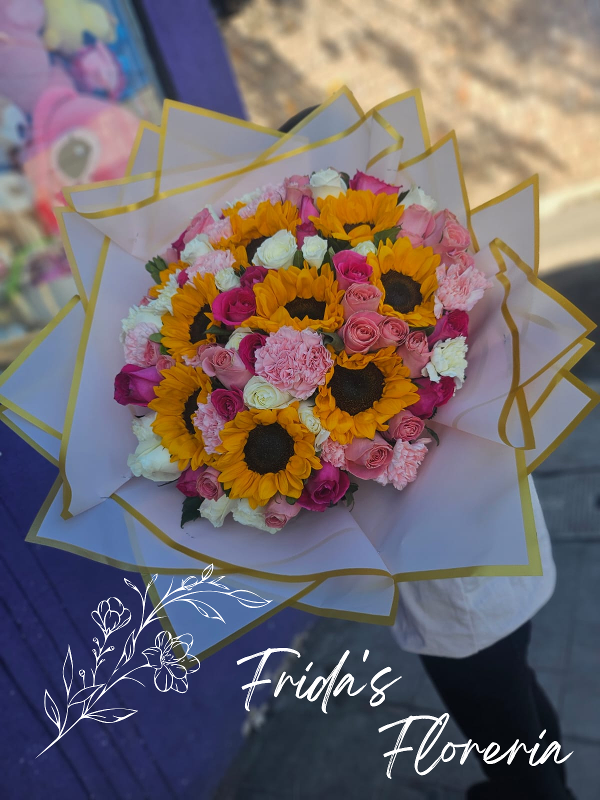 8 Girasoles con Rosas