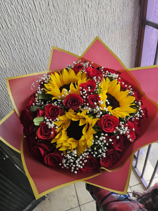 3 Girasoles con rosas