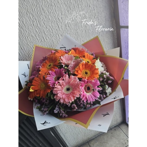 18 Gerberas