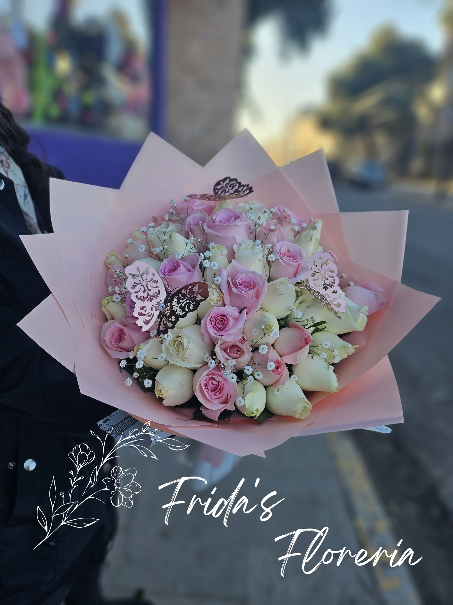 40 Rosas Blancas y Rosas