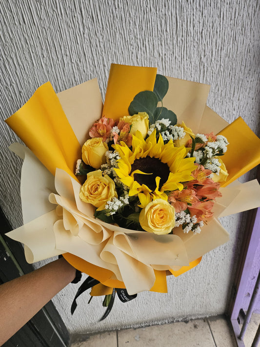 Girasol con 6 rosas amarillas