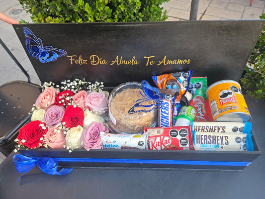 Caja de dulces con pastel