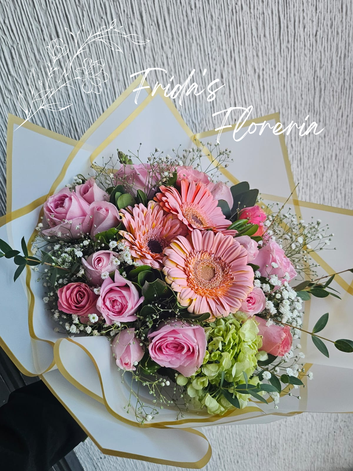 3 Gerberas con rosas