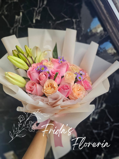 22 Rosas con lirios