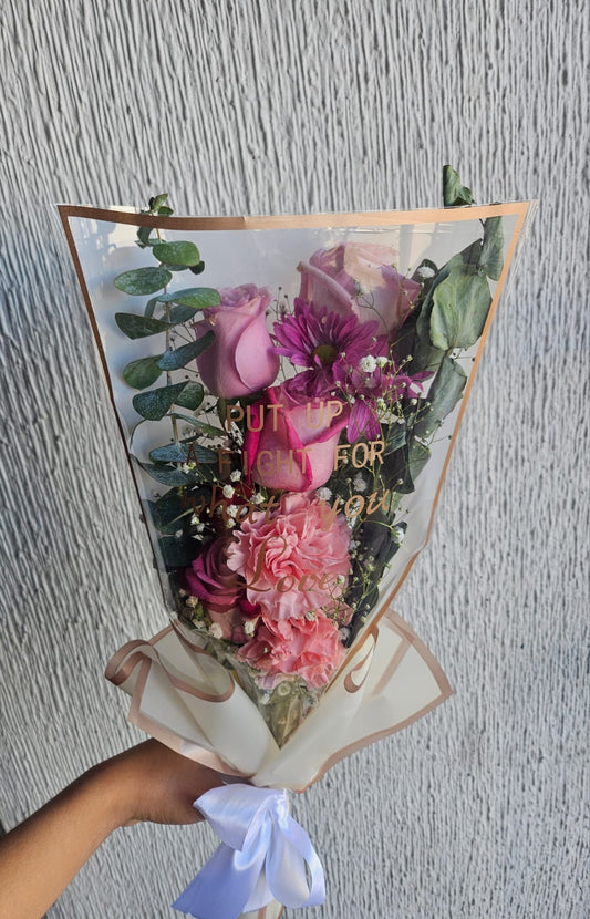 Rosas en celofán